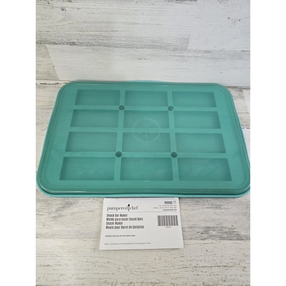 Pampered Chef Snack Bar Maker 100000 Teal Silicone 12 Well Mold with Lid